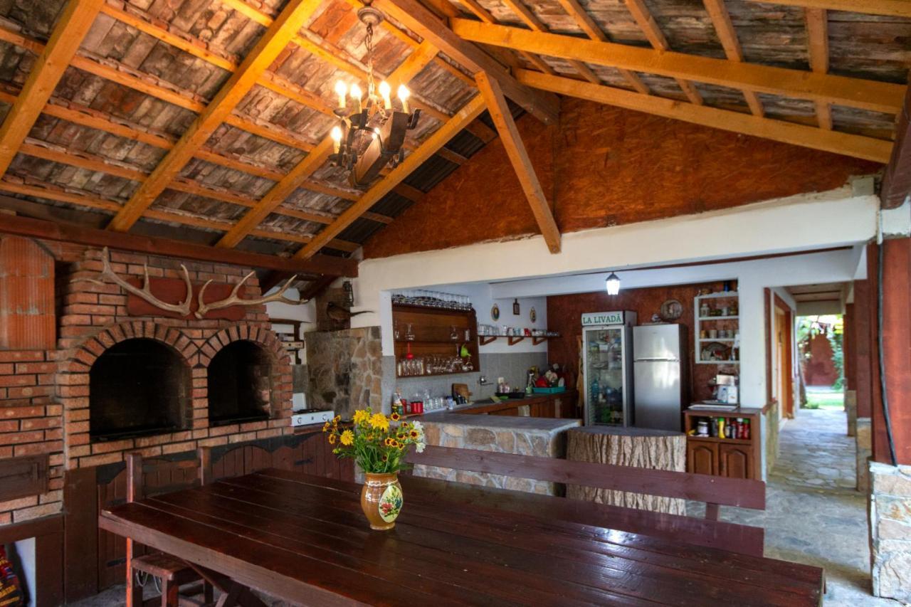 La Livada Villa Greci Buitenkant foto